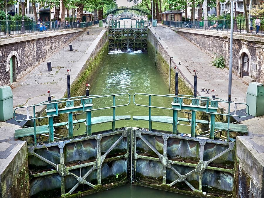 Creuer turístic pel riu Sena i el canal Saint-Martin