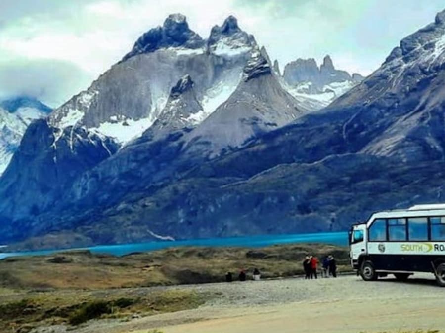 Torres del Paine: Guided Tour + Roundtrip Transfer from El Calafate