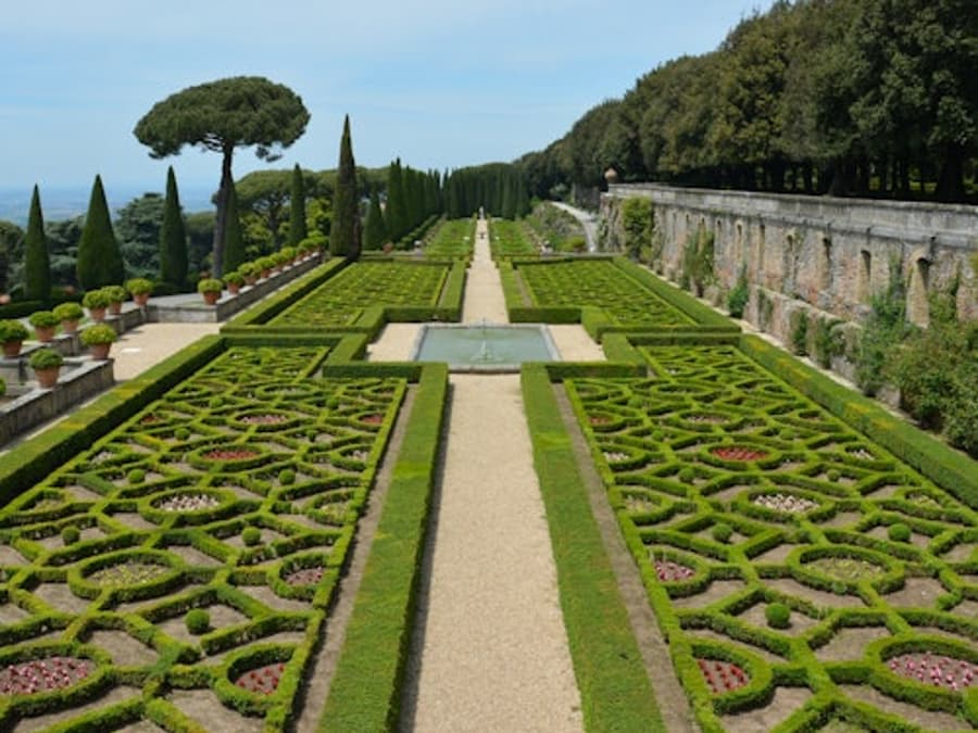 Giardini delle Ville Pontificie di Castel Gandolfo: Tour in Minibus Eco