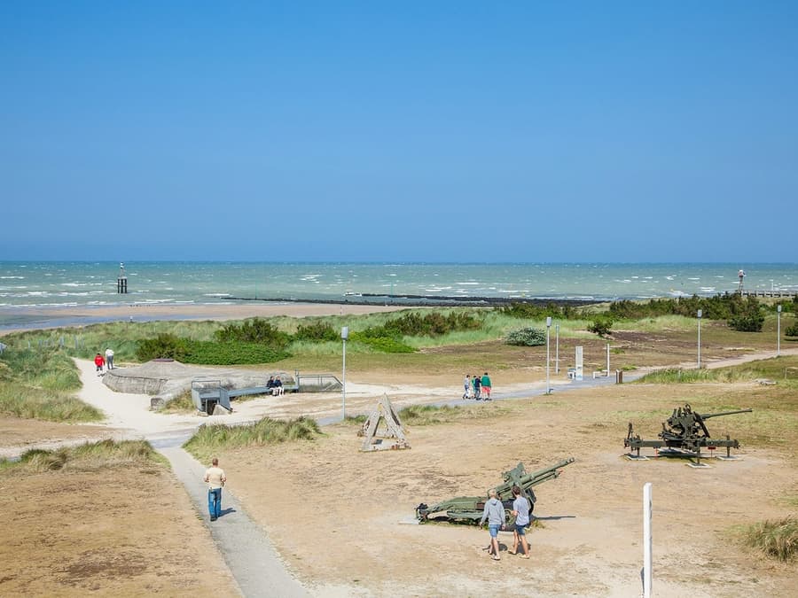 Desde París: Tour Guiado Semi-Privado por las Playas del Desembarco Canadiense de la Segunda Guerra Mundial