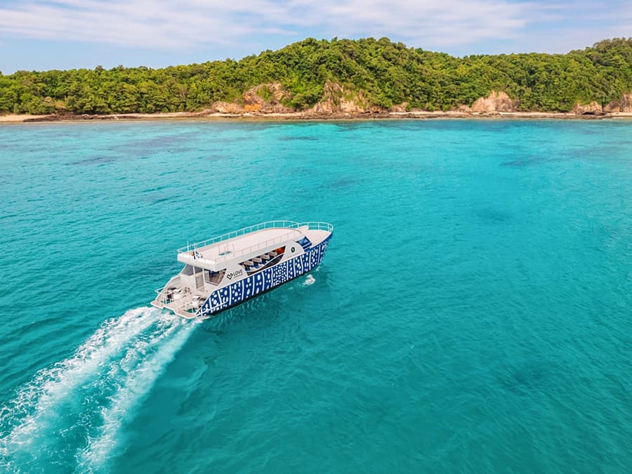 Depuis Phuket : Excursion au coucher du soleil à l'île Phi Phi et à la baie Maya à bord du bateau Whale Shark