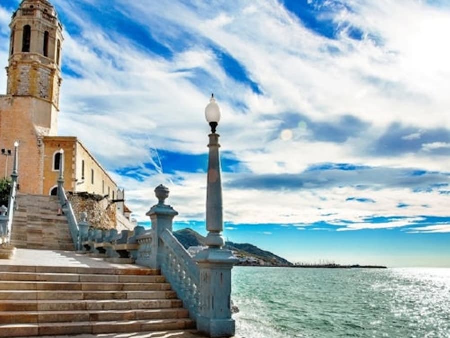 Sitges: Boat Ride, Walking Tour & Winery Visit