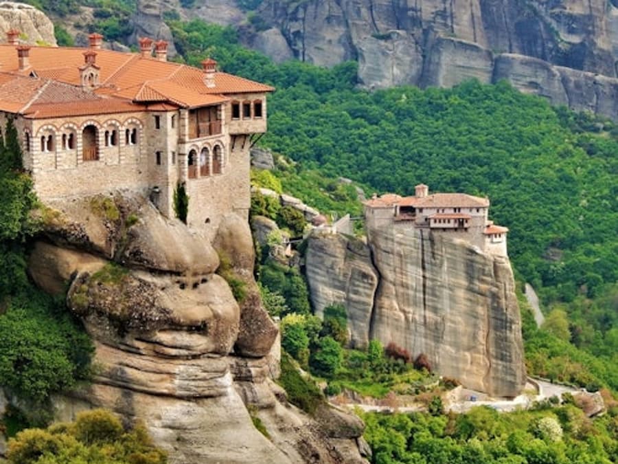Meteora: Half-Day Guided Morning Tour + Transfers