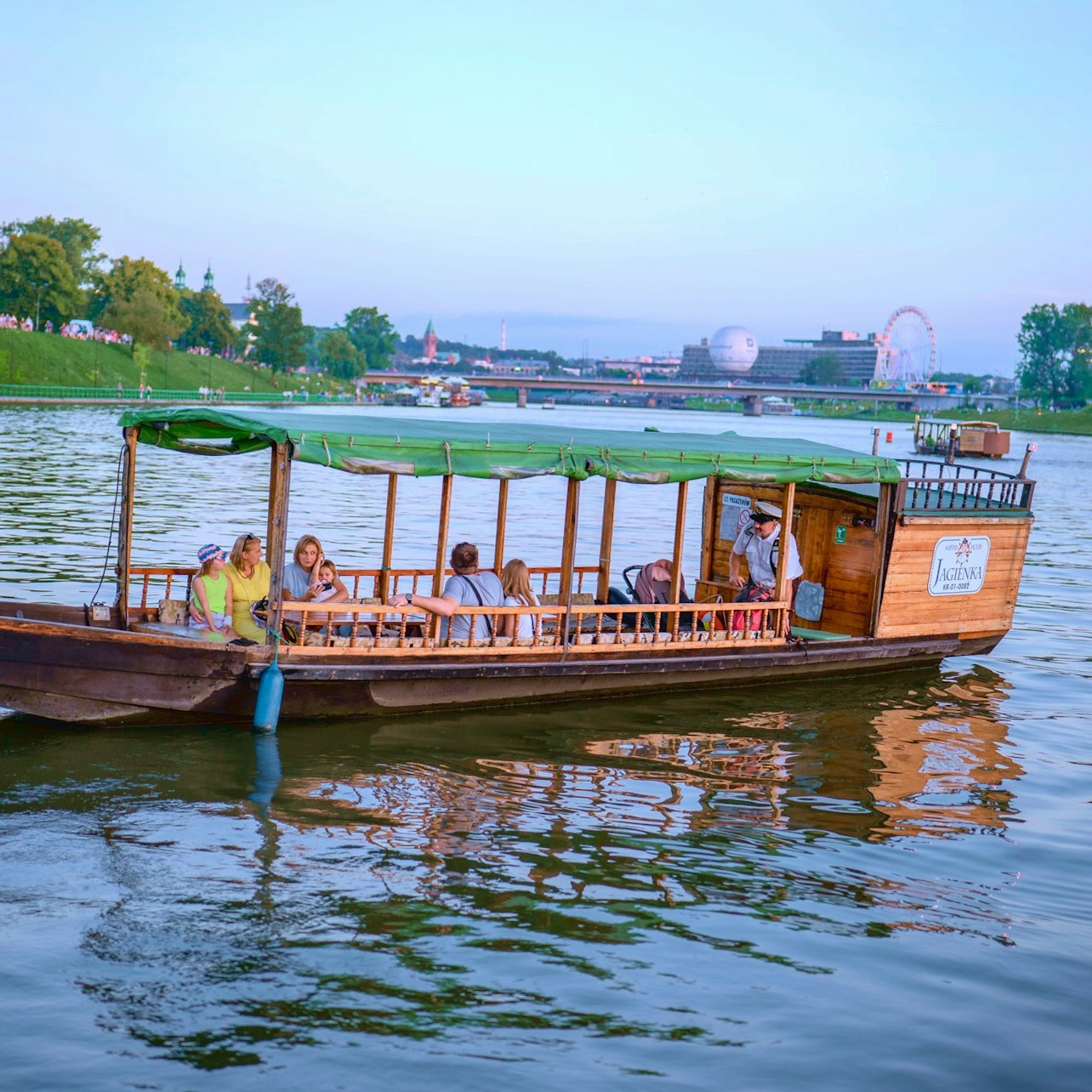 Krakow: Vistula River Sightseeing Cruise with Audio Guide
