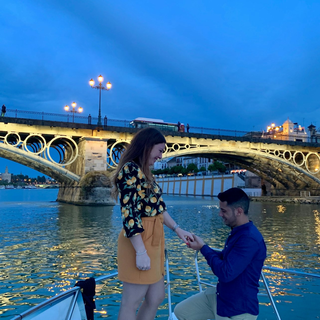 Seville: 1-Hr Romantic Boat Tour — gallery 1