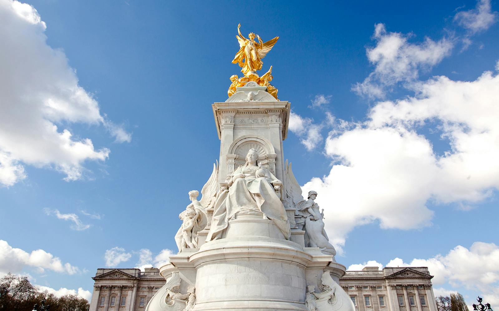 Buckingham Palace State Rooms Tickets & Changing the Guard Tour visitor view at same as tid x vid combo stated above