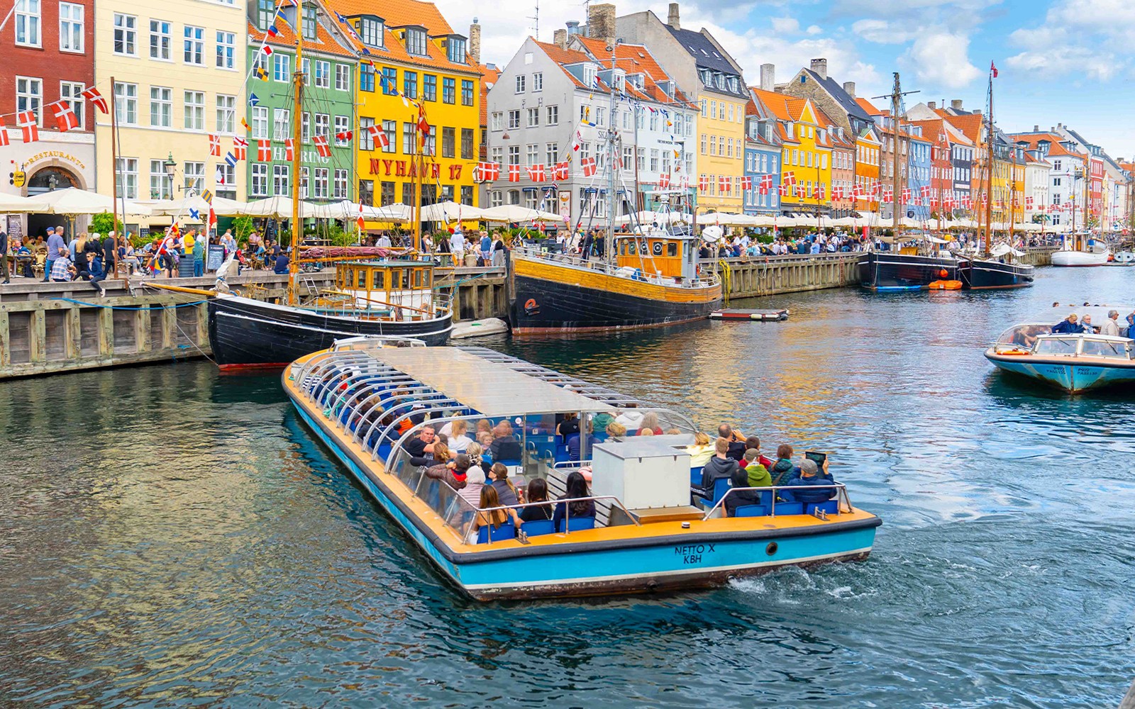 Combo: Copenhagen Hop-on Hop-off Bus Tour + Canal Cruise Tickets