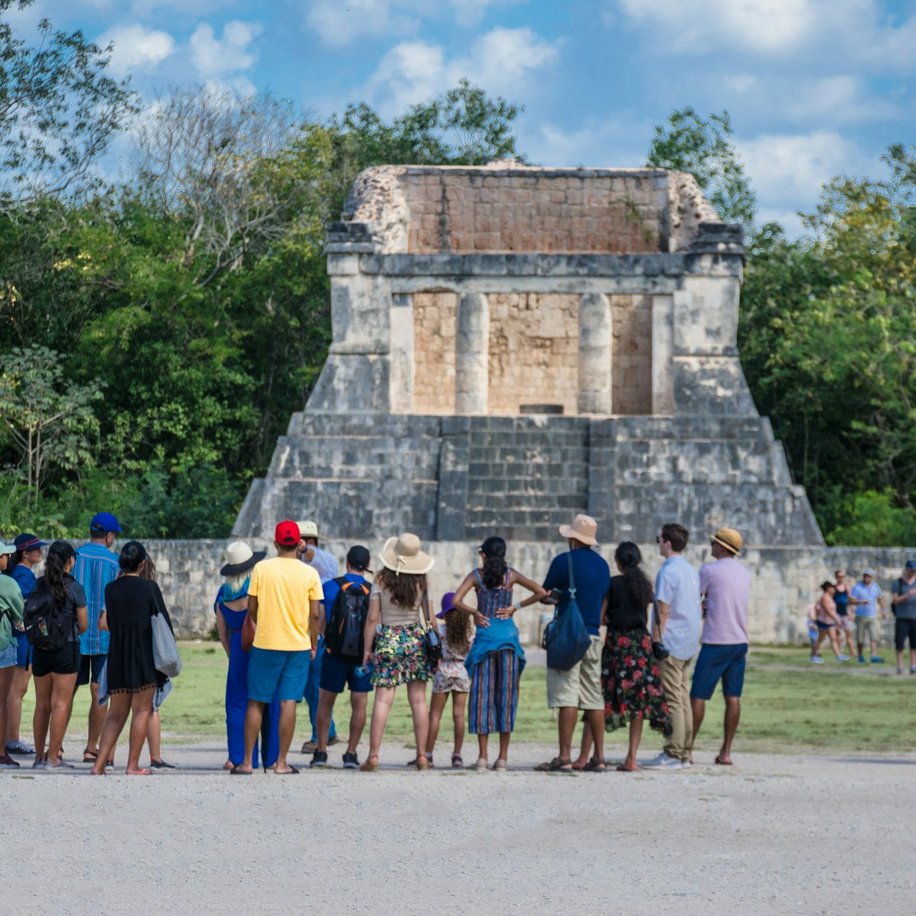 Chichén Itzá: Guided Tour from Cancún + Early Access + Optional Hotel Transfers