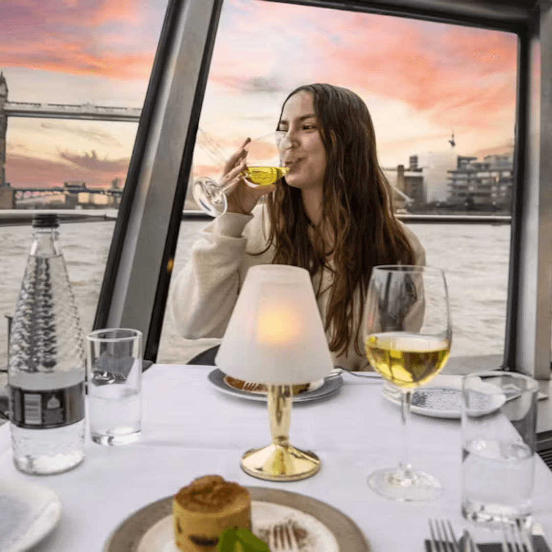 Thames River Dinner Cruise with Sunset Views and Drinks — mobile