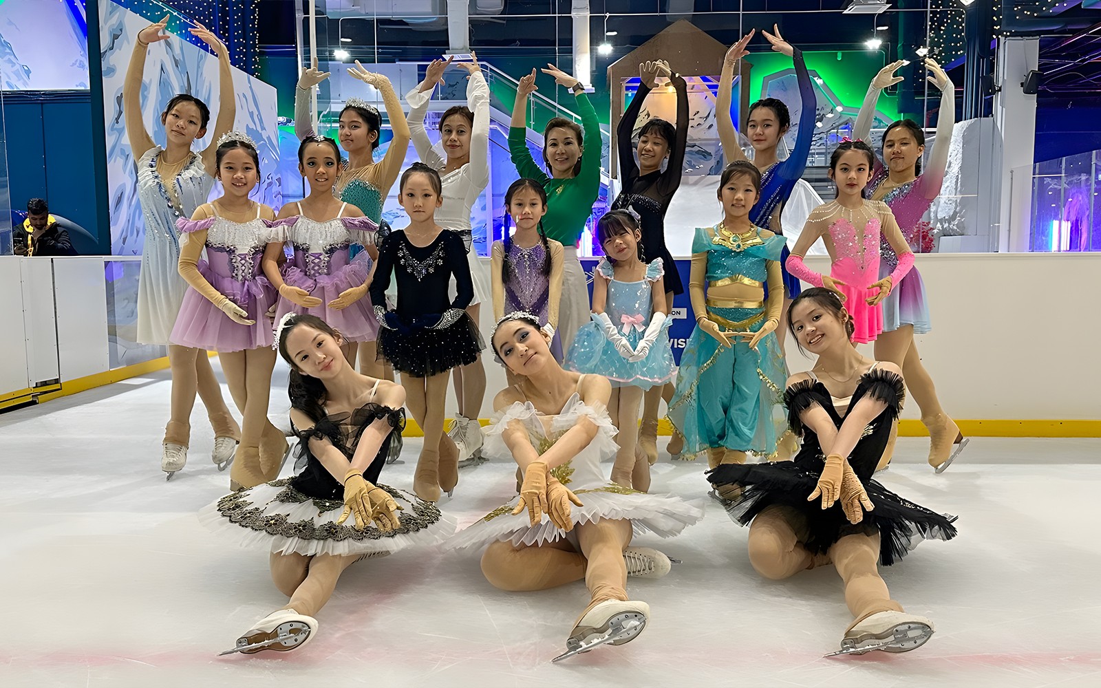 Blue Ice Snow Park Ice Skating Tickets - Pavilion Bukit Jalil — gallery 2