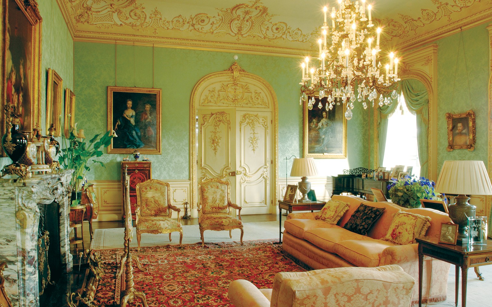 Downton Abbey: Guided Day Tour of Highclere Castle, Oxford & Bampton from London — portrait