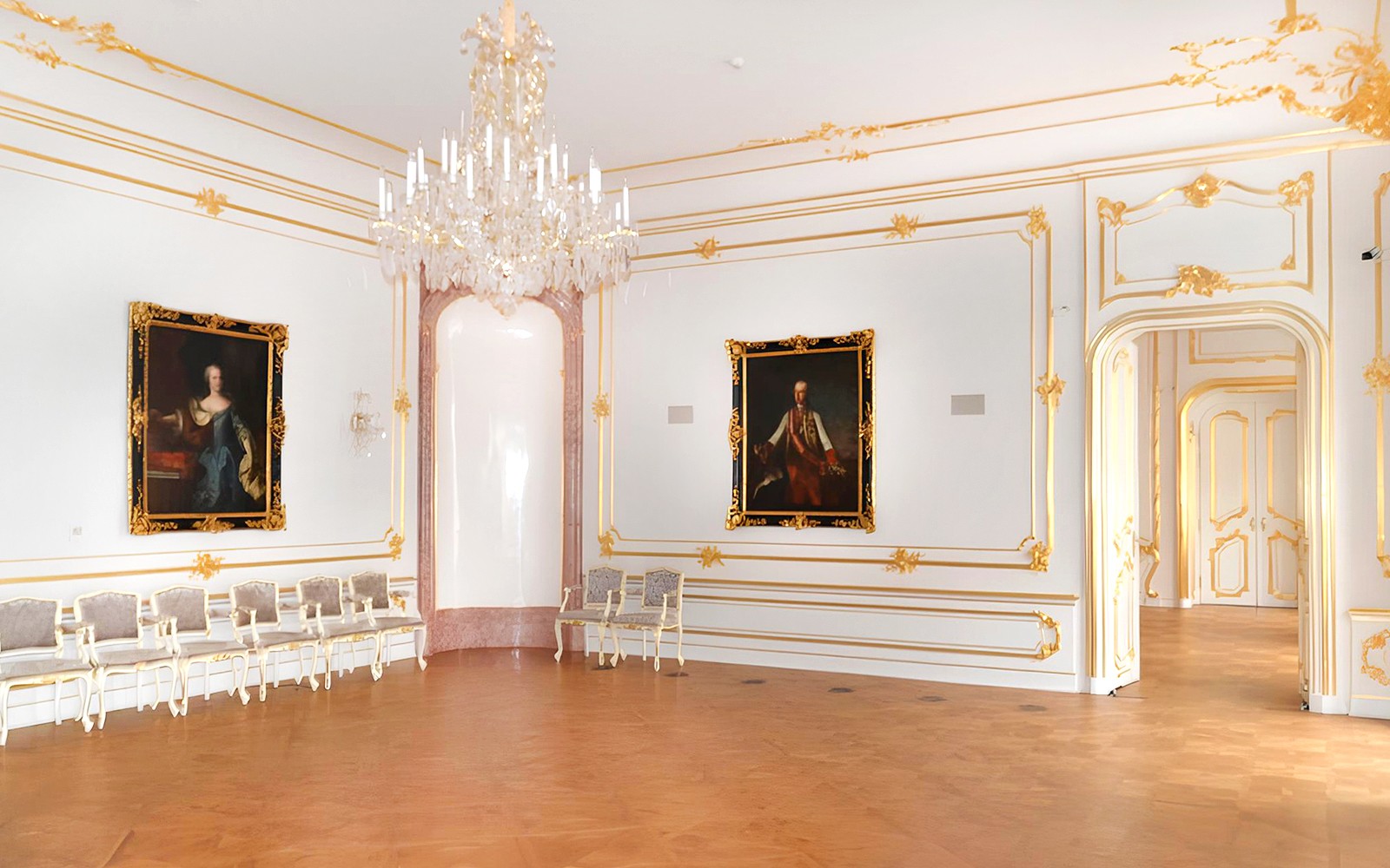 Bratislava Guided Walking Tour with Castle Entry