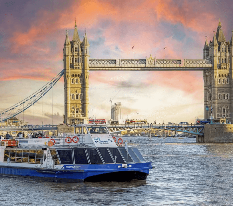 Thames River Dinner Cruise with Sunset Views and Drinks 