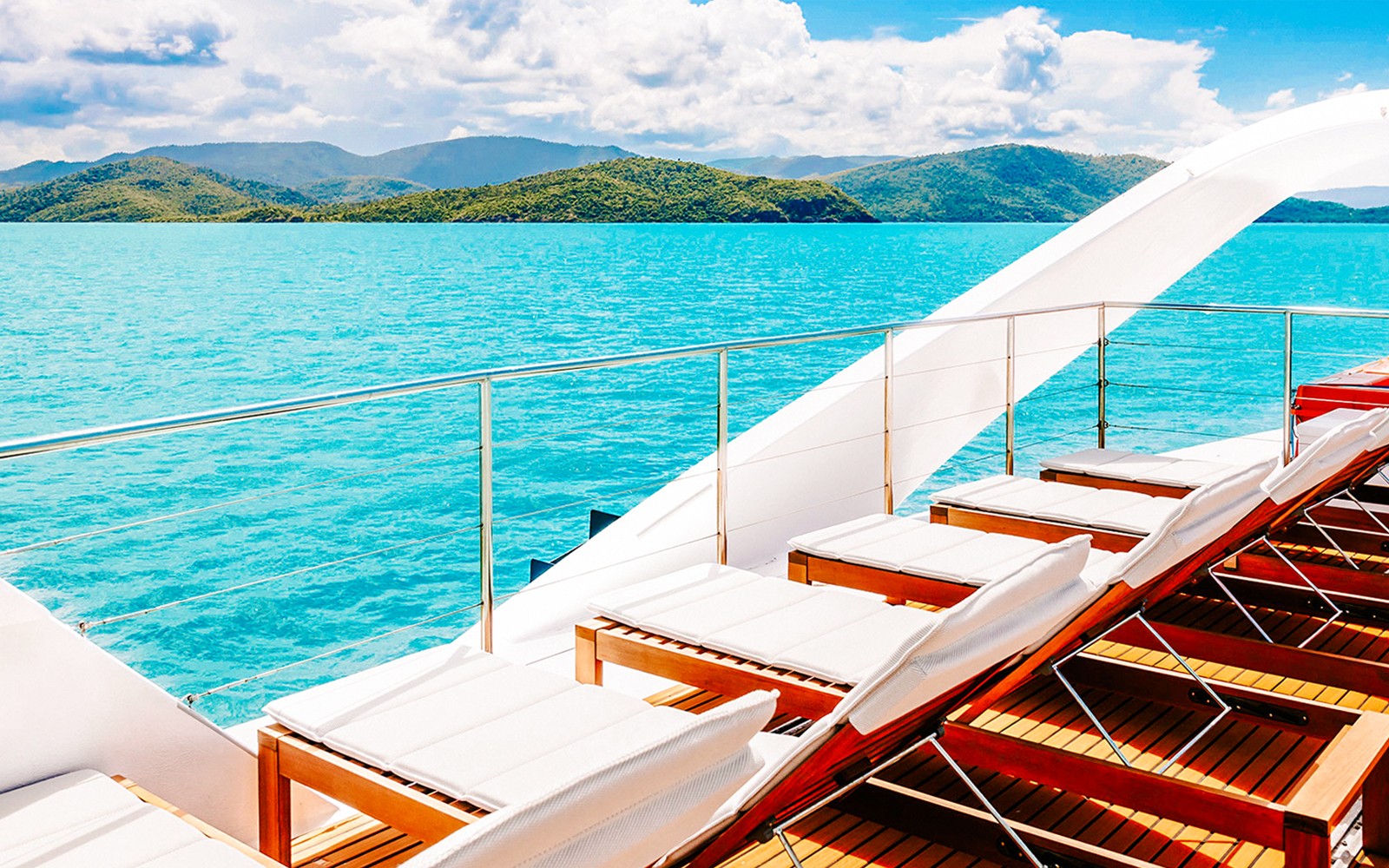 Airlie Beach: Whitehaven Beach Premium Cruise with Lunch & Activity Upgrades