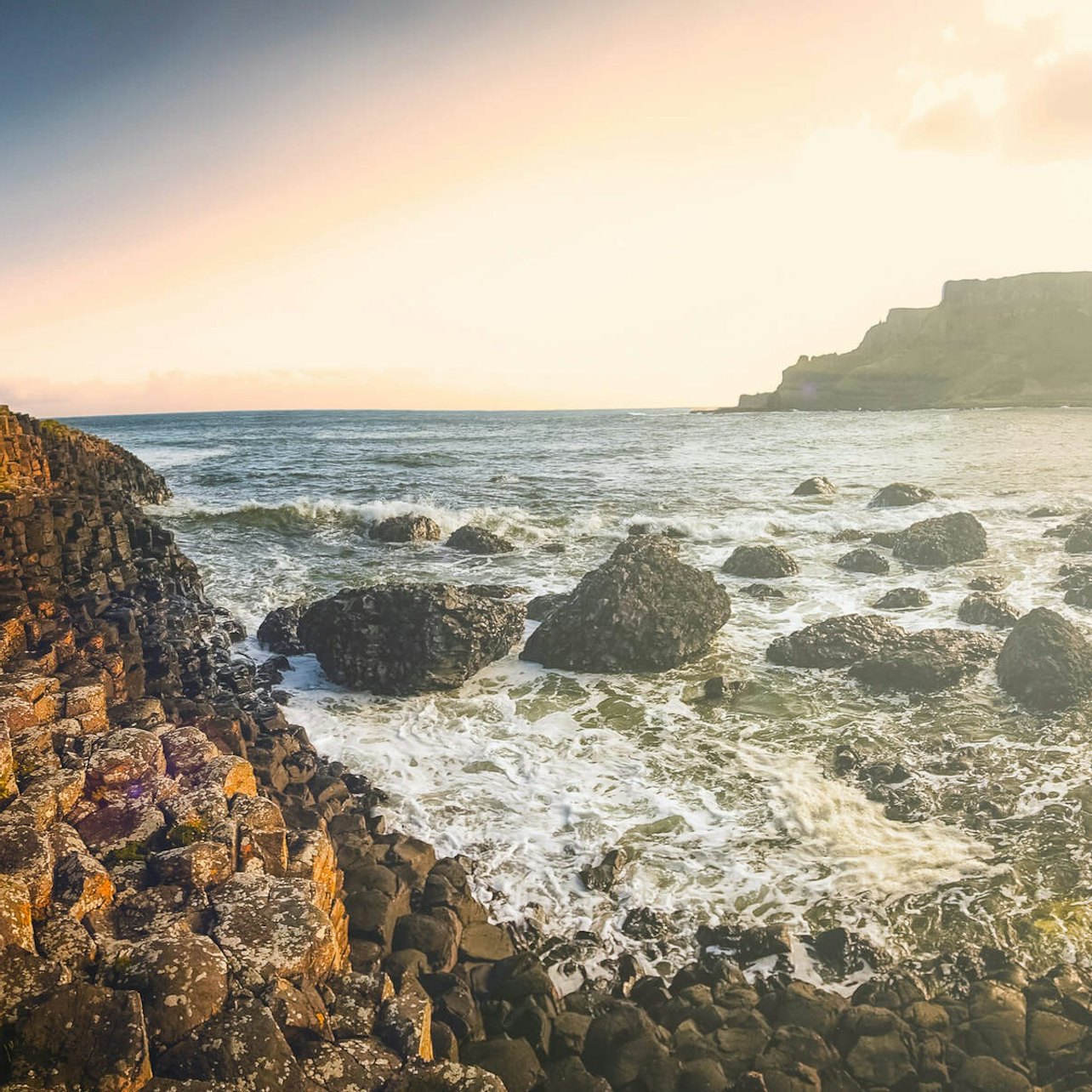 Giant's Causeway & Belfast City: Day Tour with Admission to Attractions