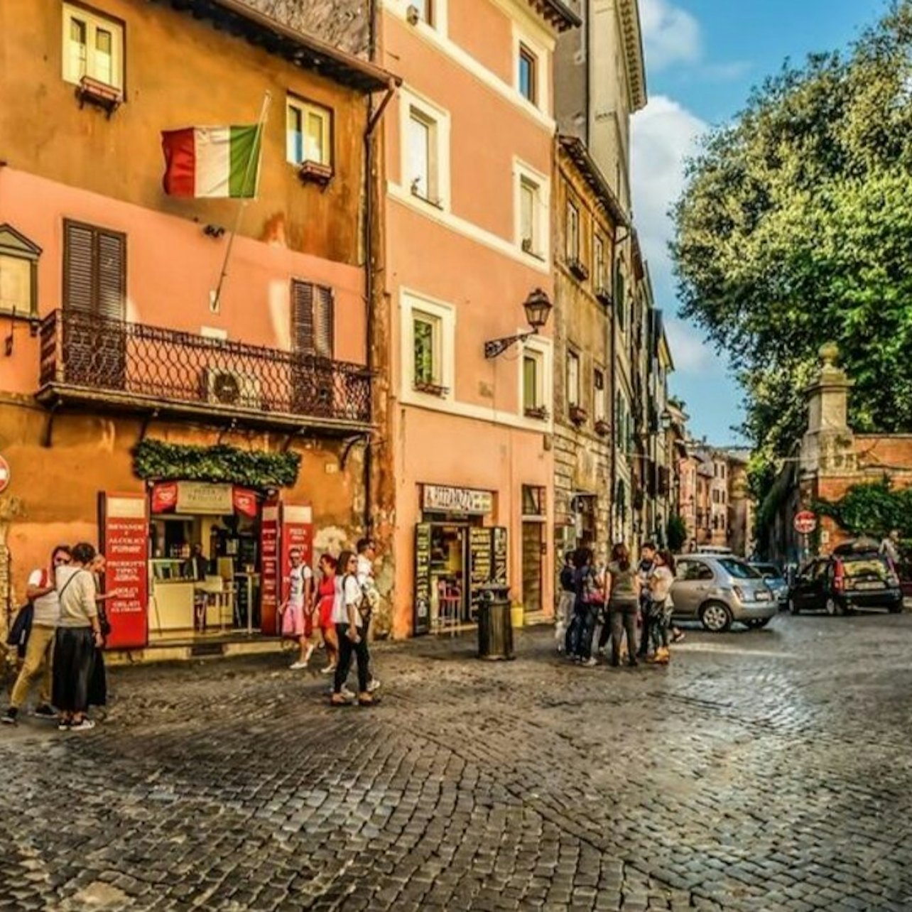 Rome: Trastevere Evening Food Stroll with Dinner and Wine