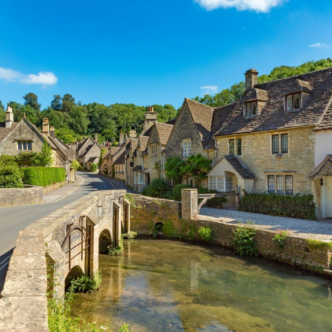 Cotswolds: Guided Day Tour from London + Lunch tickets at Cotswold Tours from London