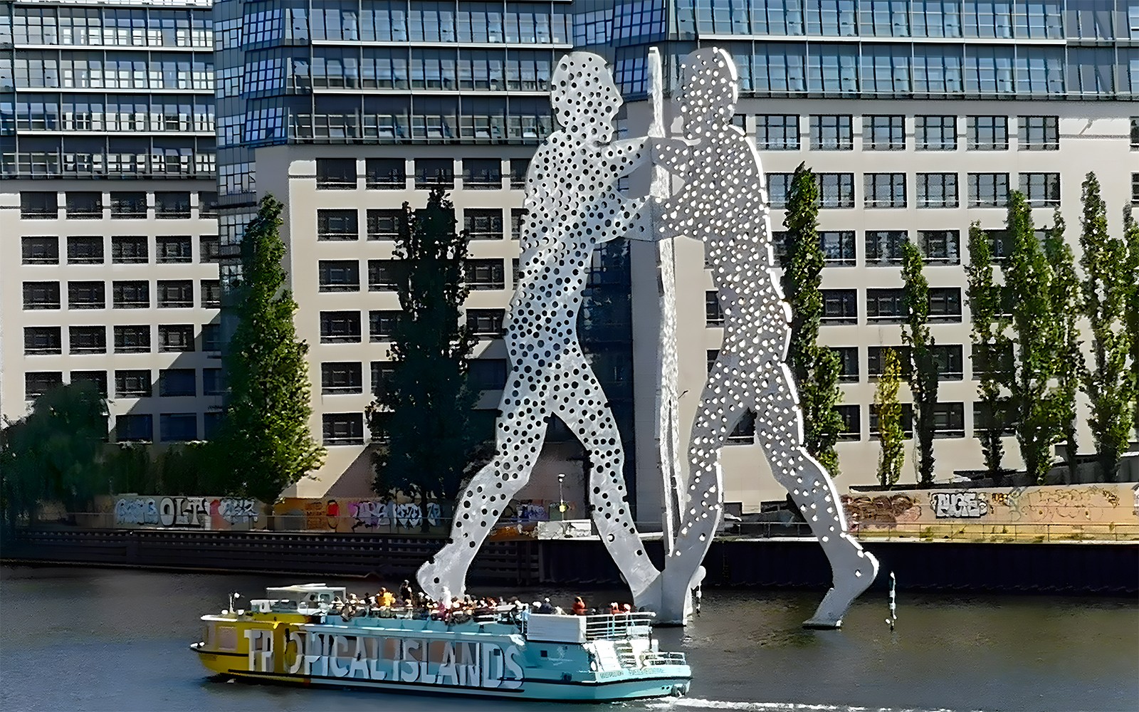 2.5-Hour East-Side-Tour Sightseeing Cruise in East Berlin — gallery 3