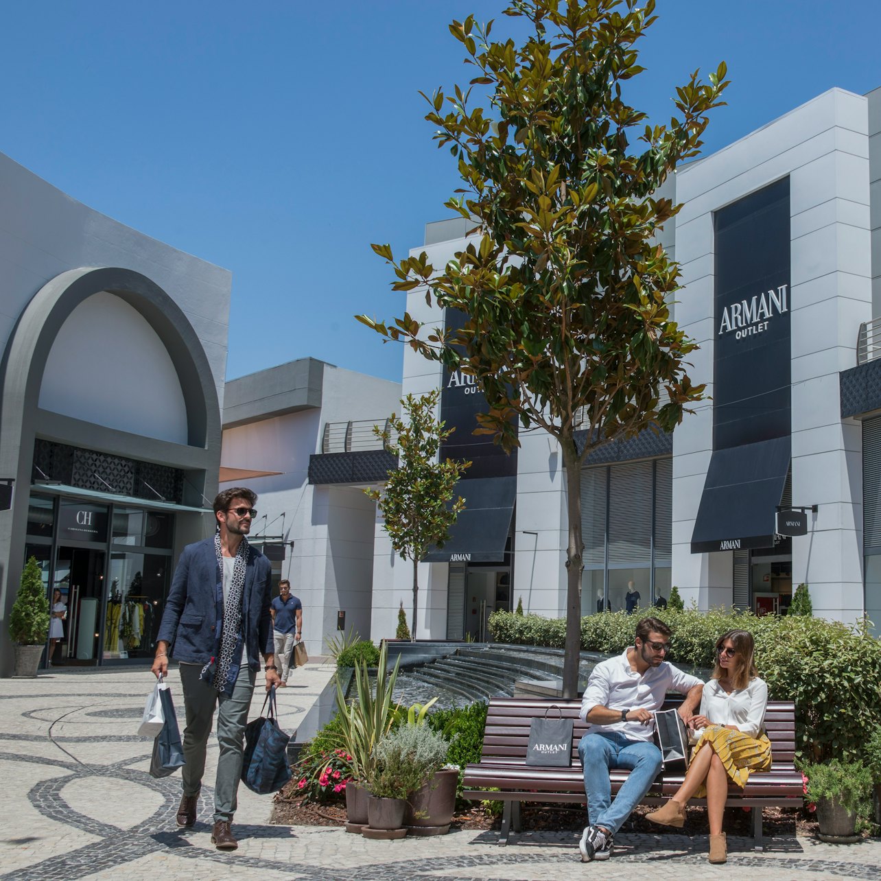 Roundtrip Transport: Freeport Outlet Shopping Express from Lisbon