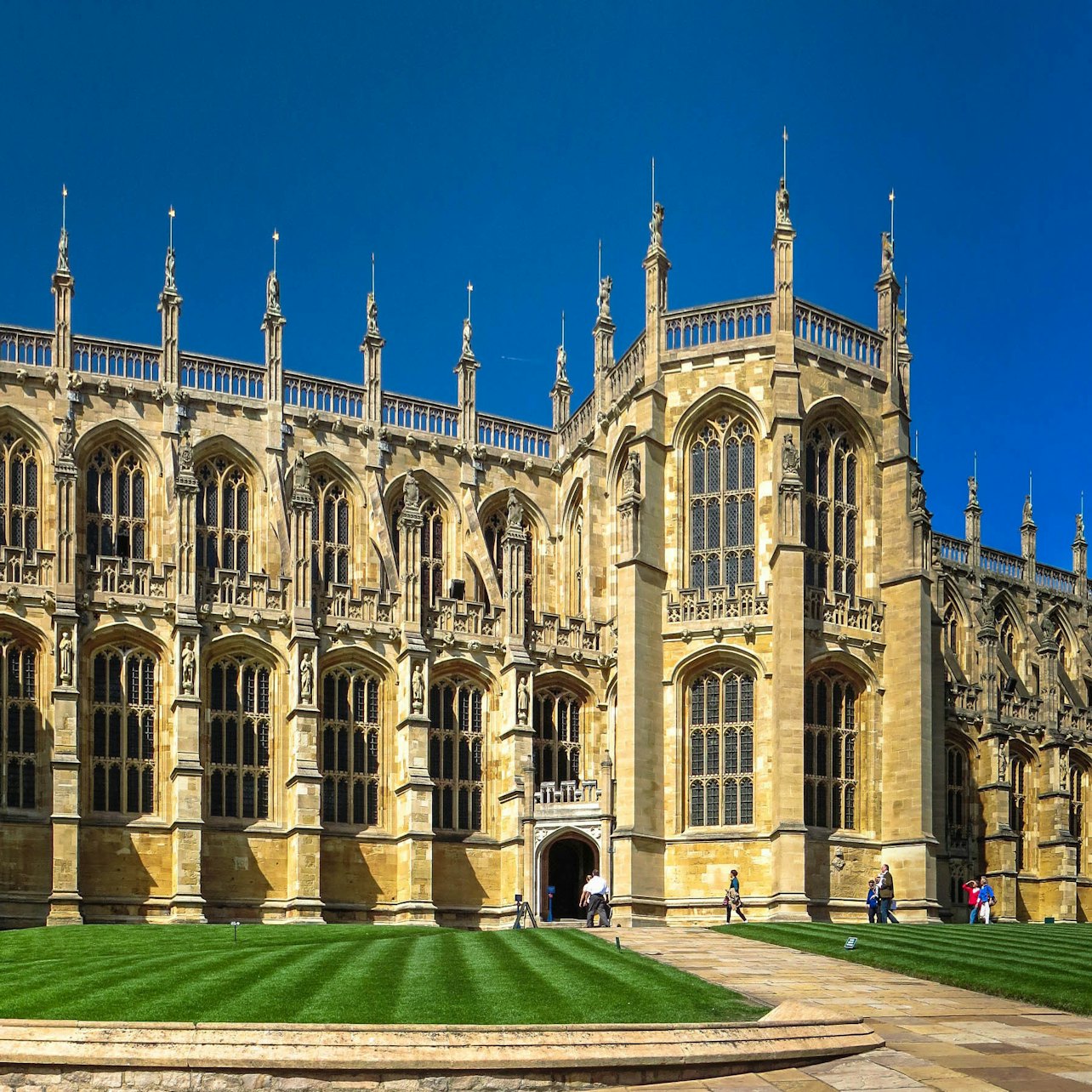Stonehenge & Bath and Windsor Castle: Day Trip from London with Bath Admission — gallery 2