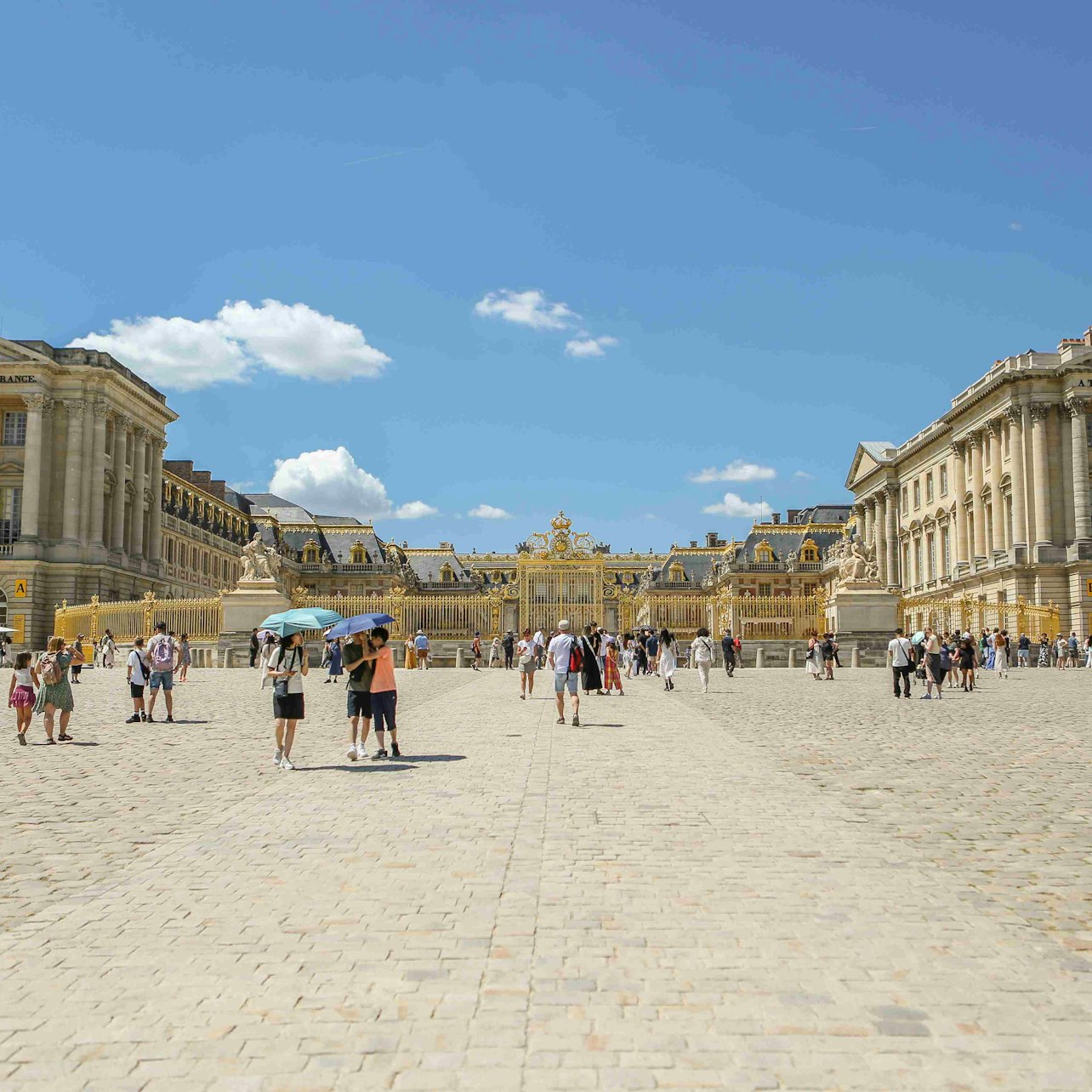 Palace of Versailles: Roundtrip Transport Only
