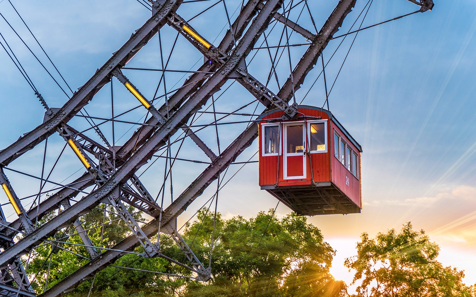 Combo (Save 16%): Vienna Hop-on Hop-off Bus Tour + Giant Ferris Wheel Tickets — gallery 4