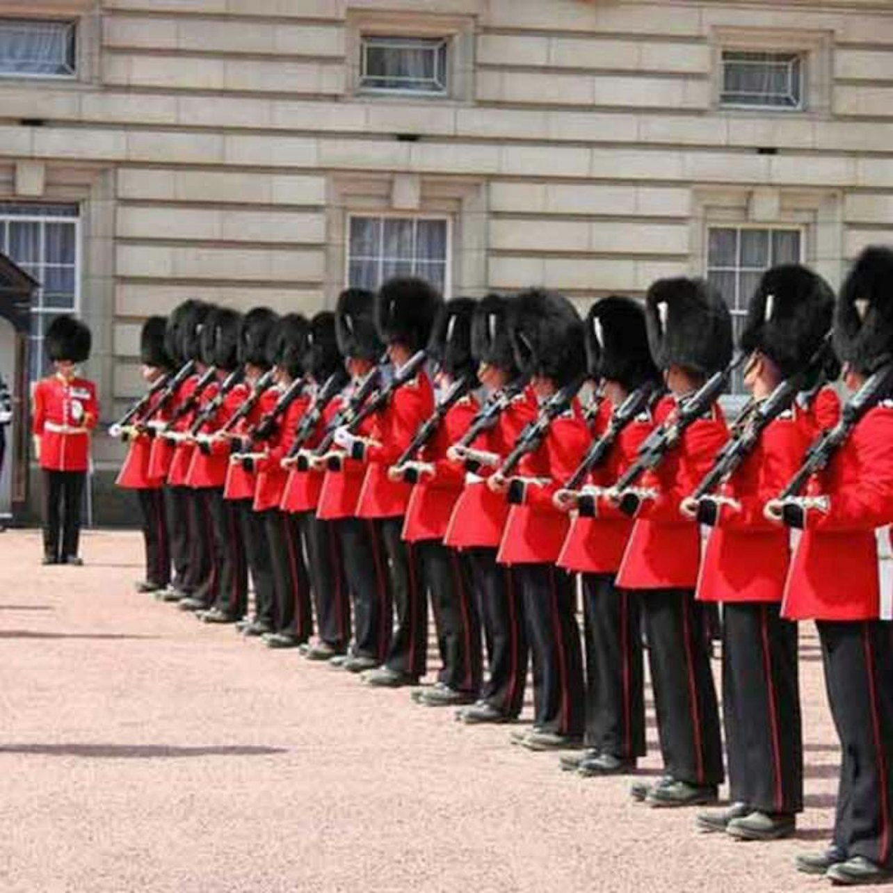 London: Westminster Guided Walking Tour + River Cruise + Tower of London Entry
