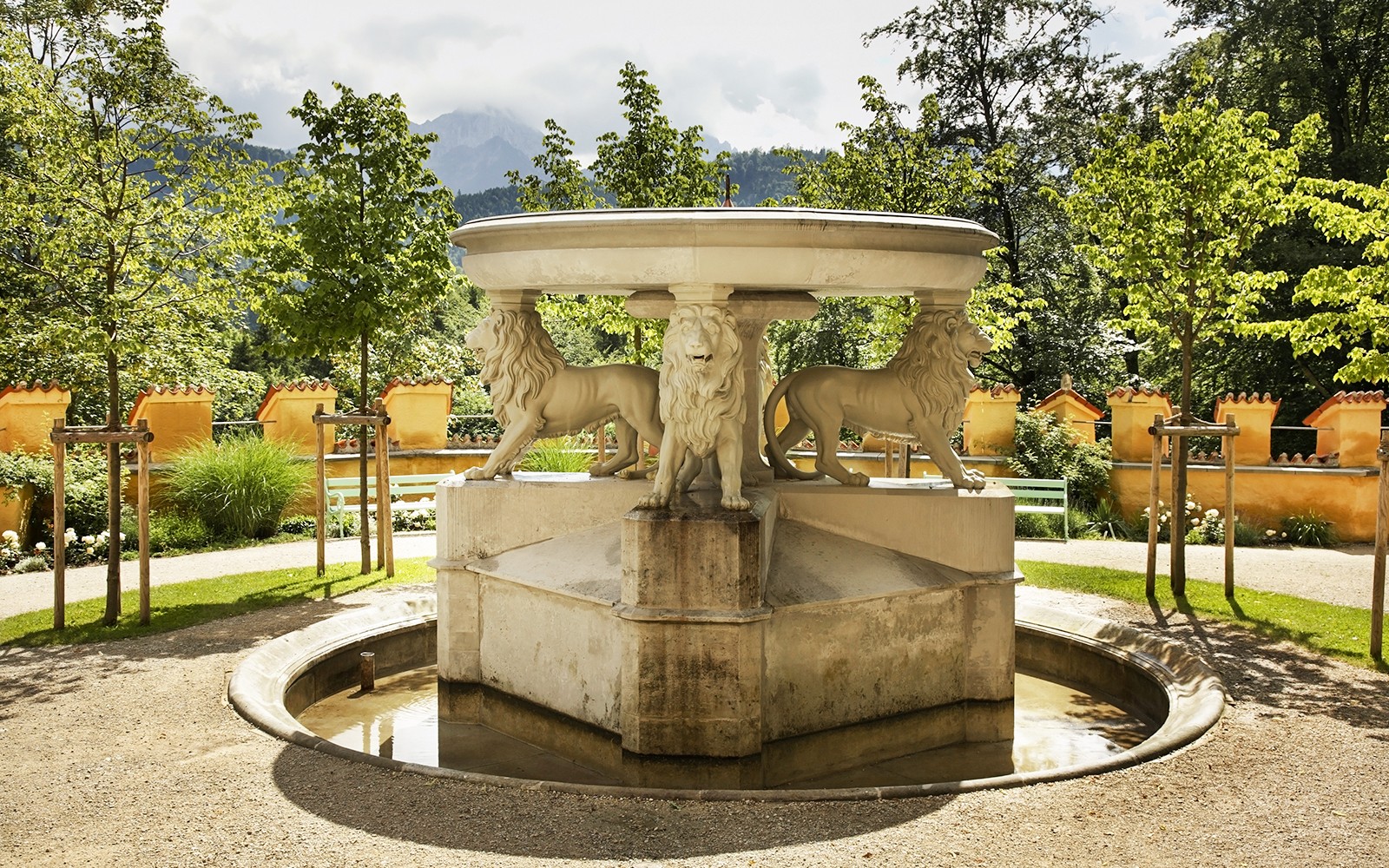 Hohenschwangau Castle Skip-the-Line Tickets with Audio Guide — gallery 2