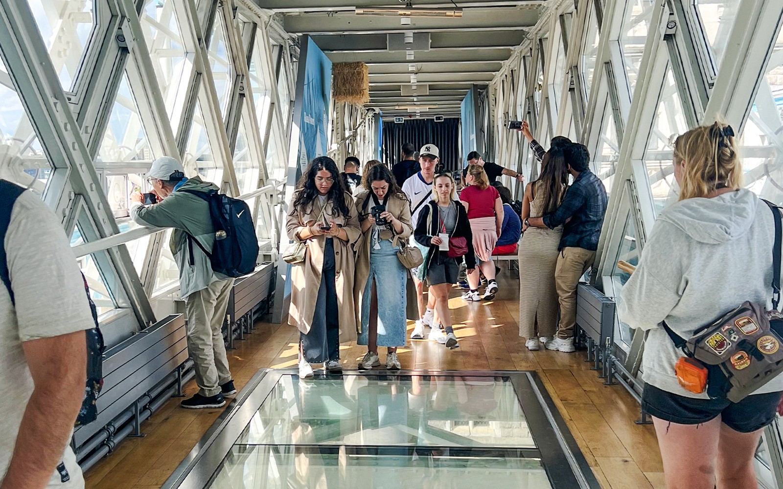 Skip-the-Line Tower Bridge Tickets and Tower of London Early-Access Guided Tour with Beefeater Opening Ceremony — gallery 1