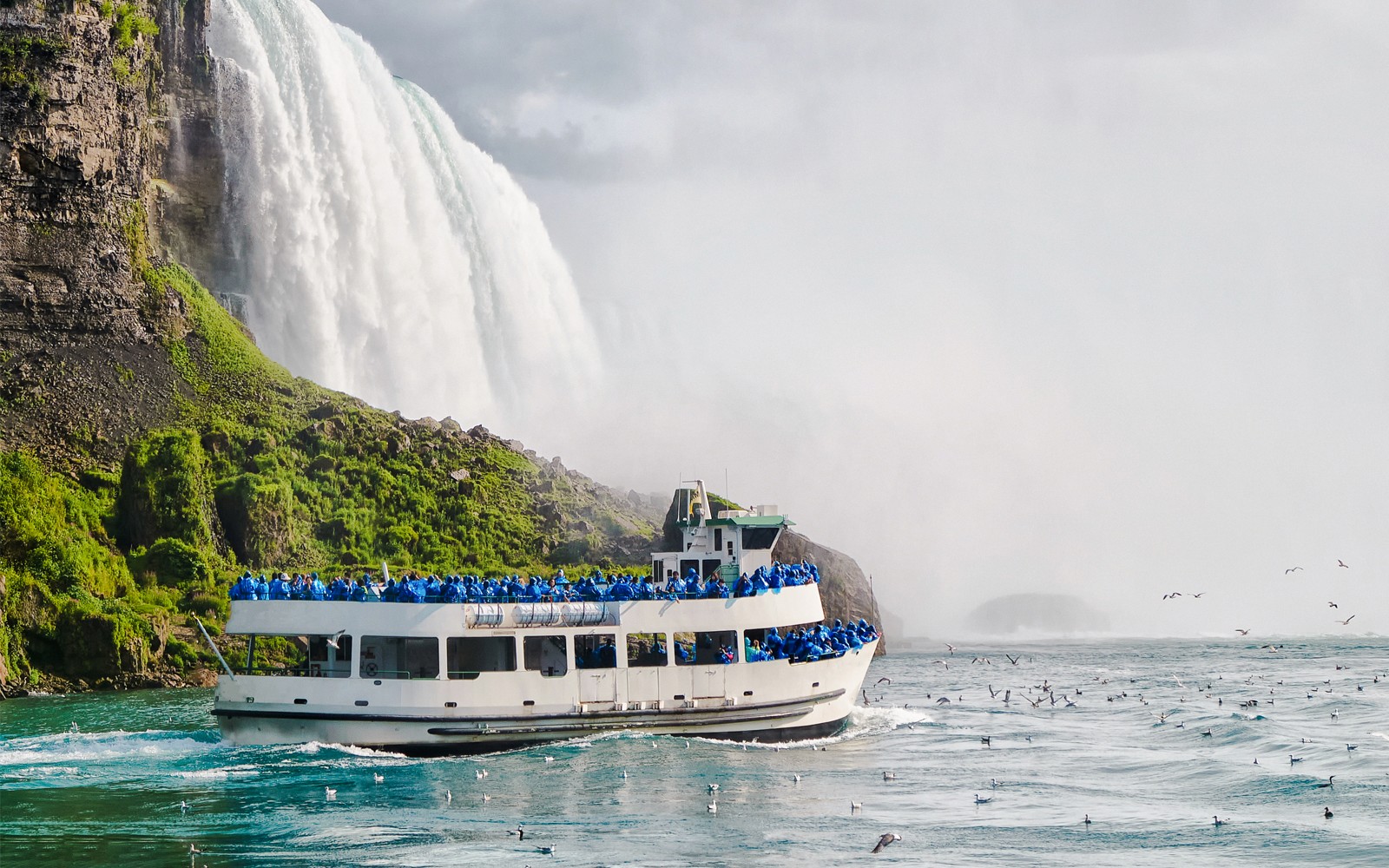 From Toronto: Niagara Falls Day Tour with Hornblower Cruise and Optional Journey Behind the Falls