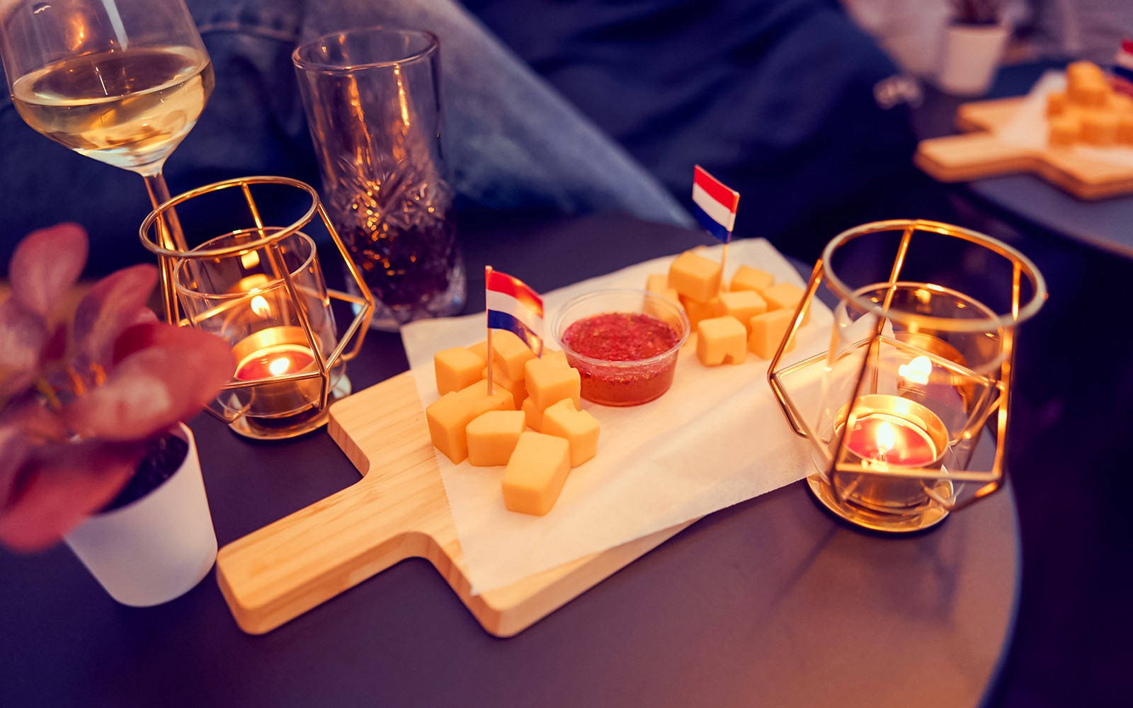 Amsterdam: 1-Hour Romantic Candlelight Evening Cruise With Unlimited Wine & Cheese — gallery 2