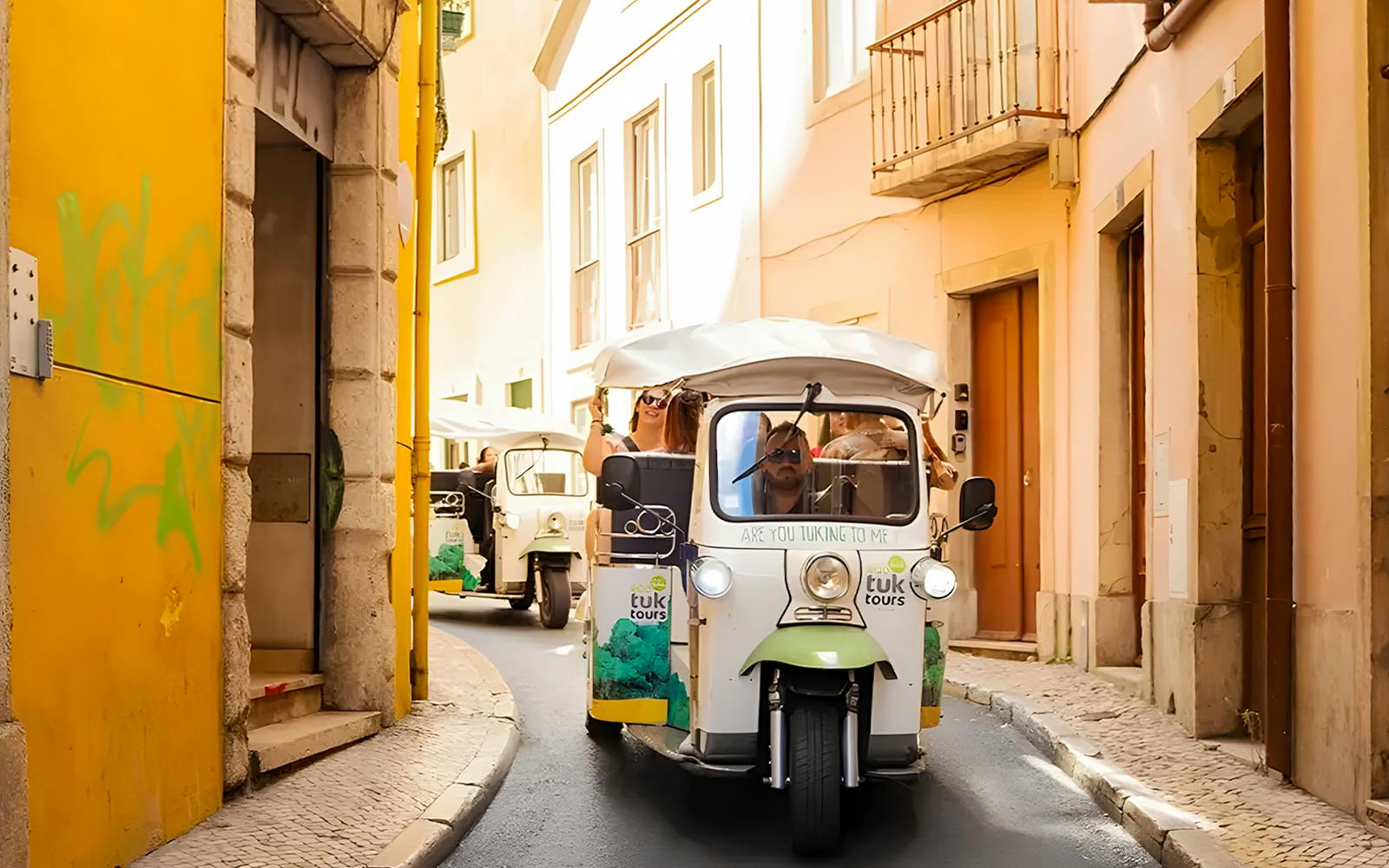 Lisbon: Private Tuk-Tuk Tour with Local Guide