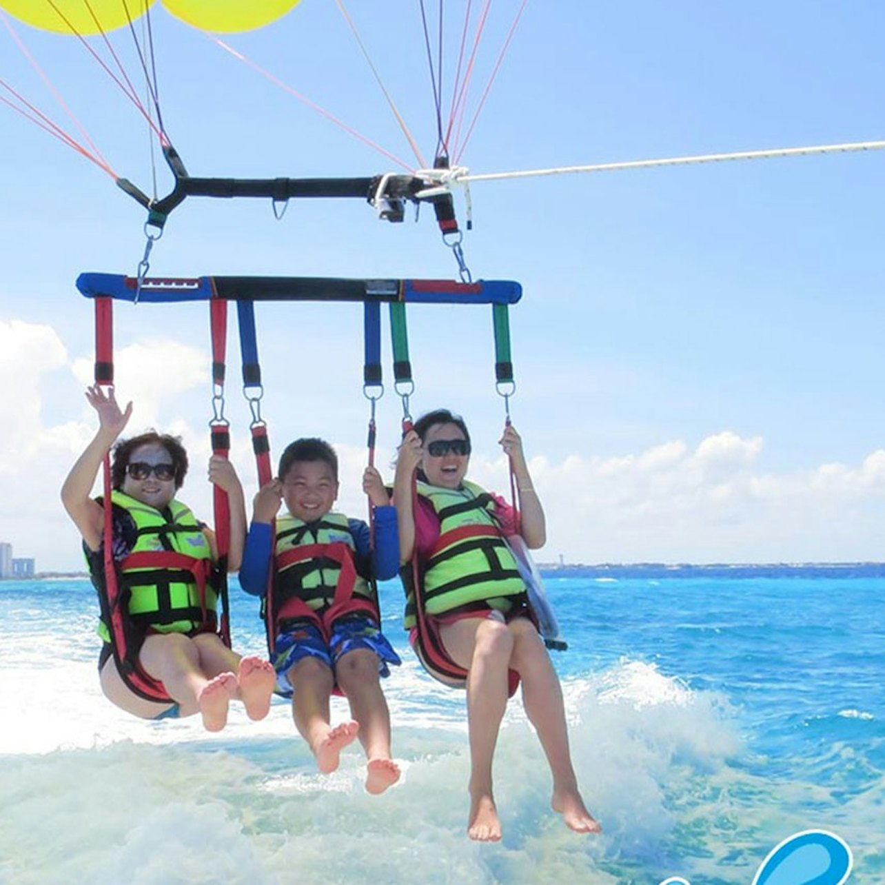 Cancún: Parasailing Open Date Ticket