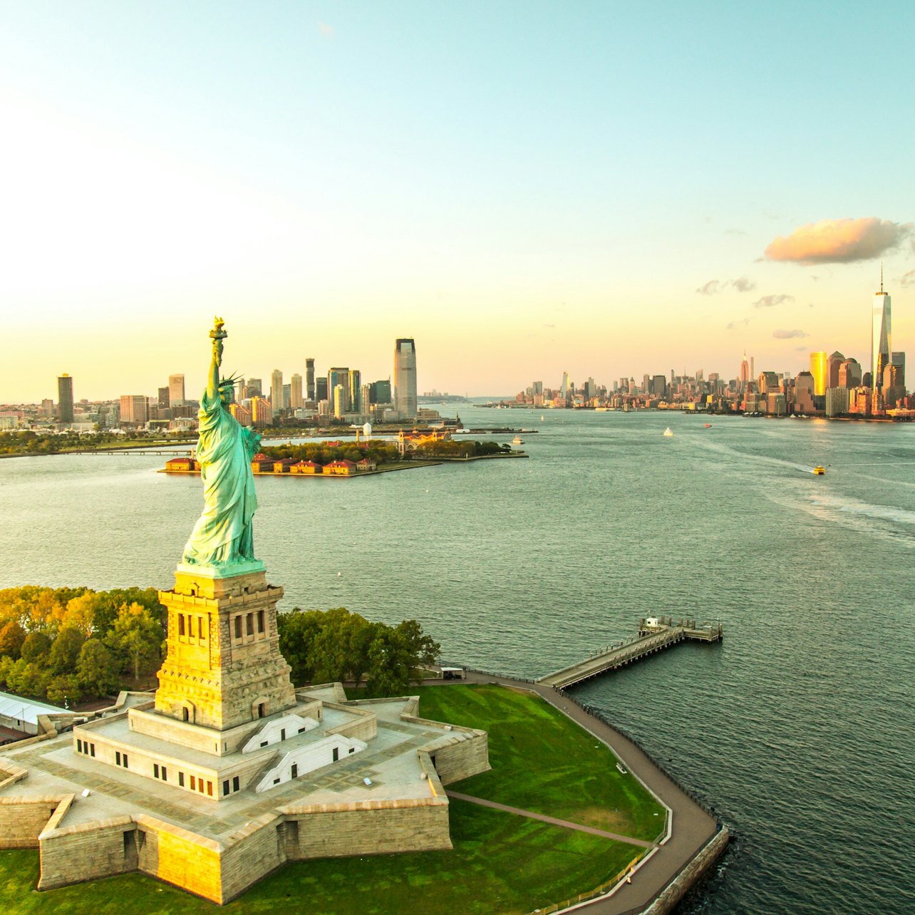Statue of Liberty: Guided Express Tour + Roundtrip Ferry Ticket visitor view