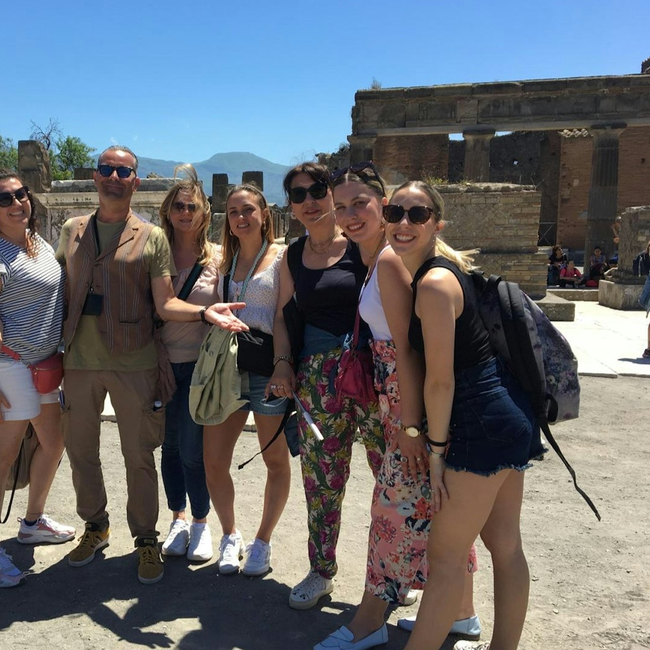 Pompeii & Sorrento: Guided Day Tour from Naples + Lunch