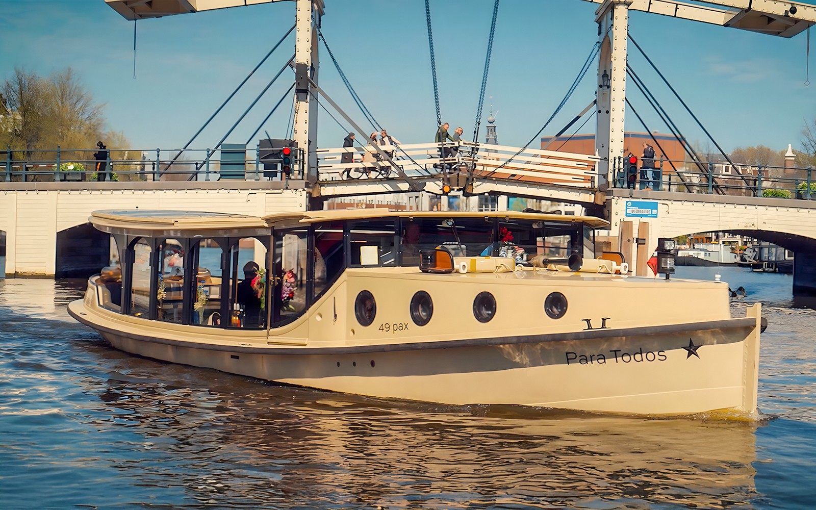 Amsterdam: 75-Min Canal Cruise with Historic VR Experience