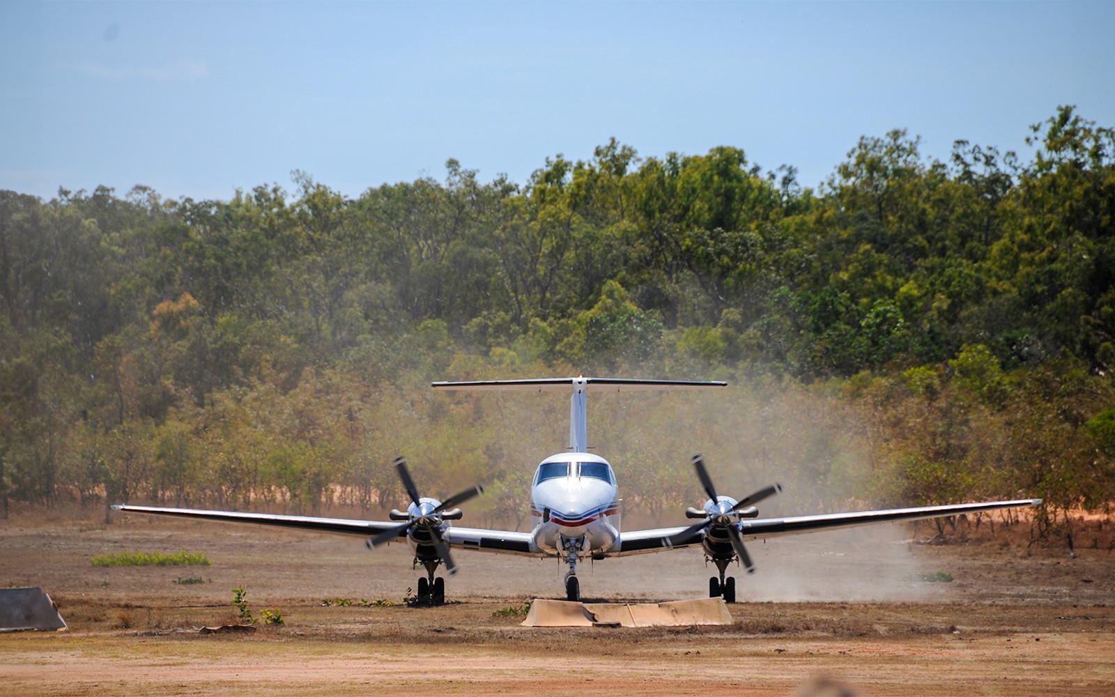 Combo: Darwin Hop-On Hop-Off Bus Tour + Royal Flying Doctor Service + Crocosaurus Cove Tickets — gallery 2