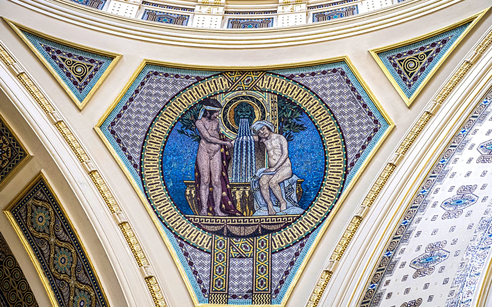 Széchenyi Spa: Entry Tickets with Locker or Private Cabin and Fast Track Option 