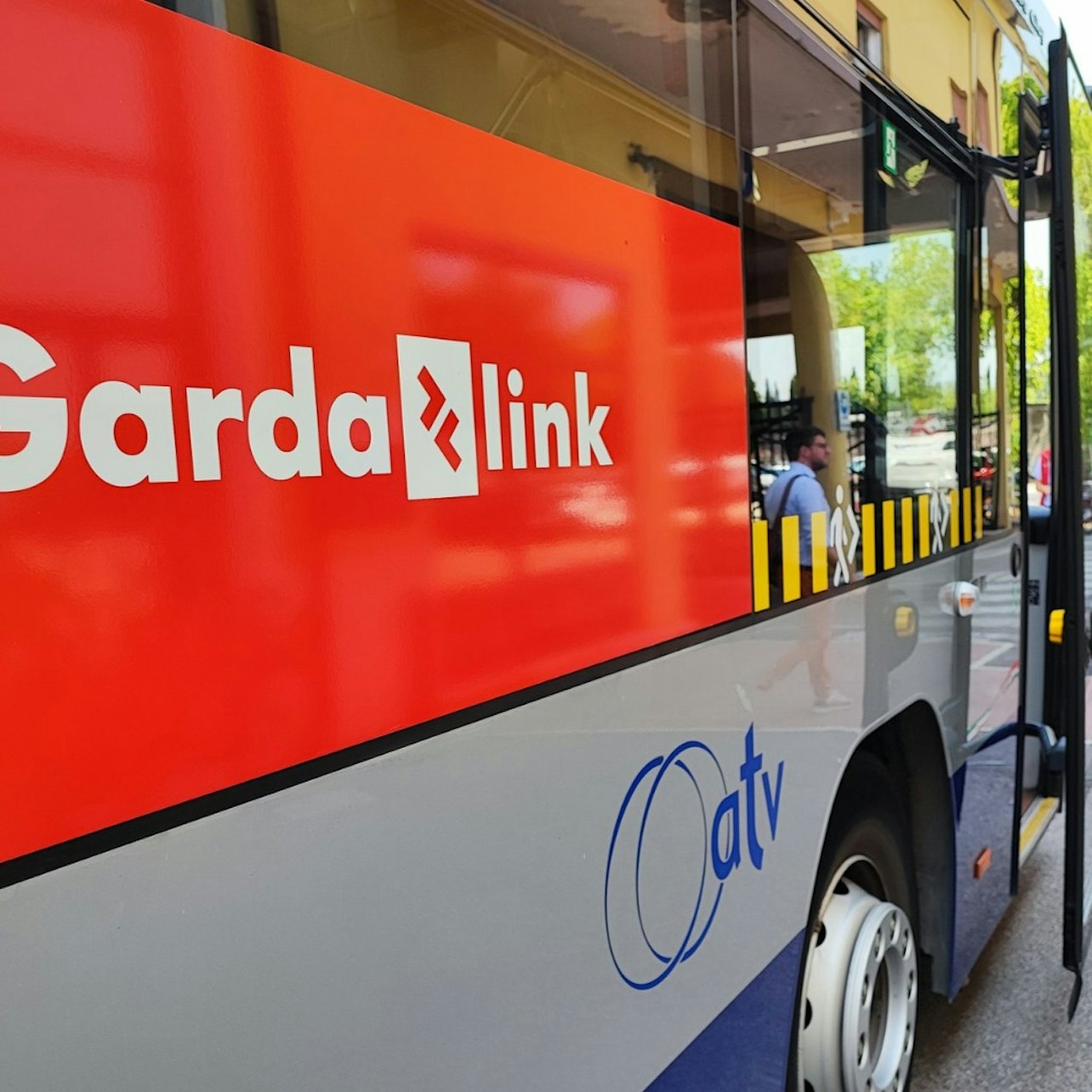 Bardolino: Garda Link Bus + Train from Venice
