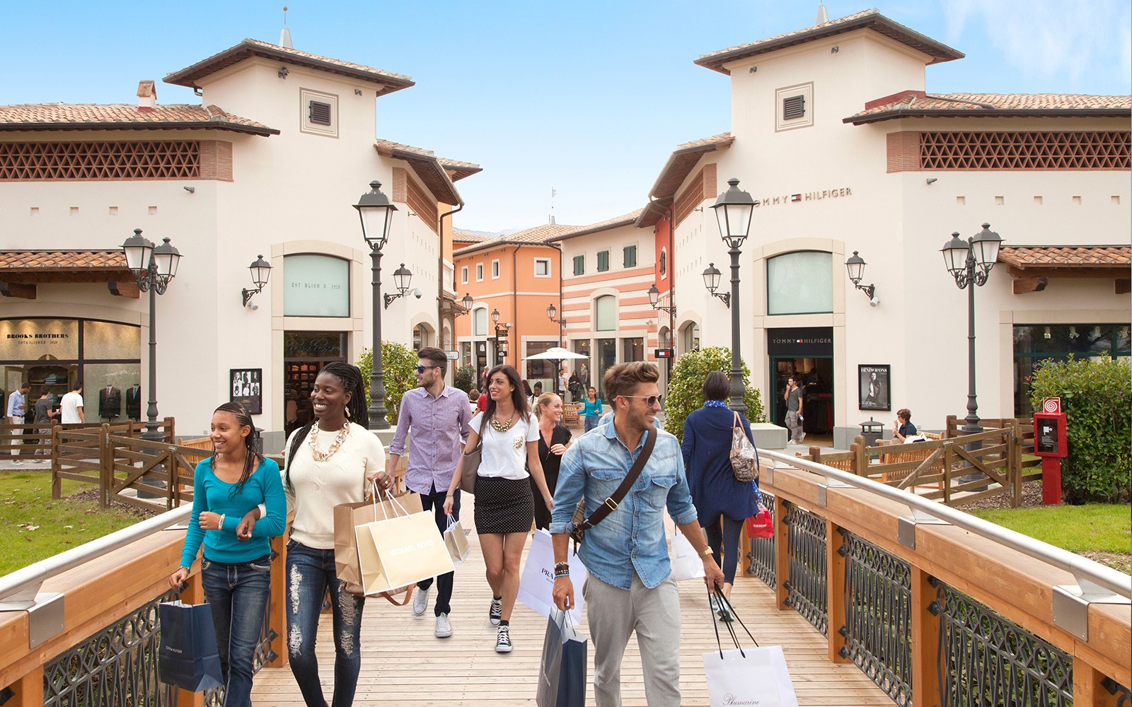 From Florence: Round Trip Shuttle Bus Service to Barberino Outlet