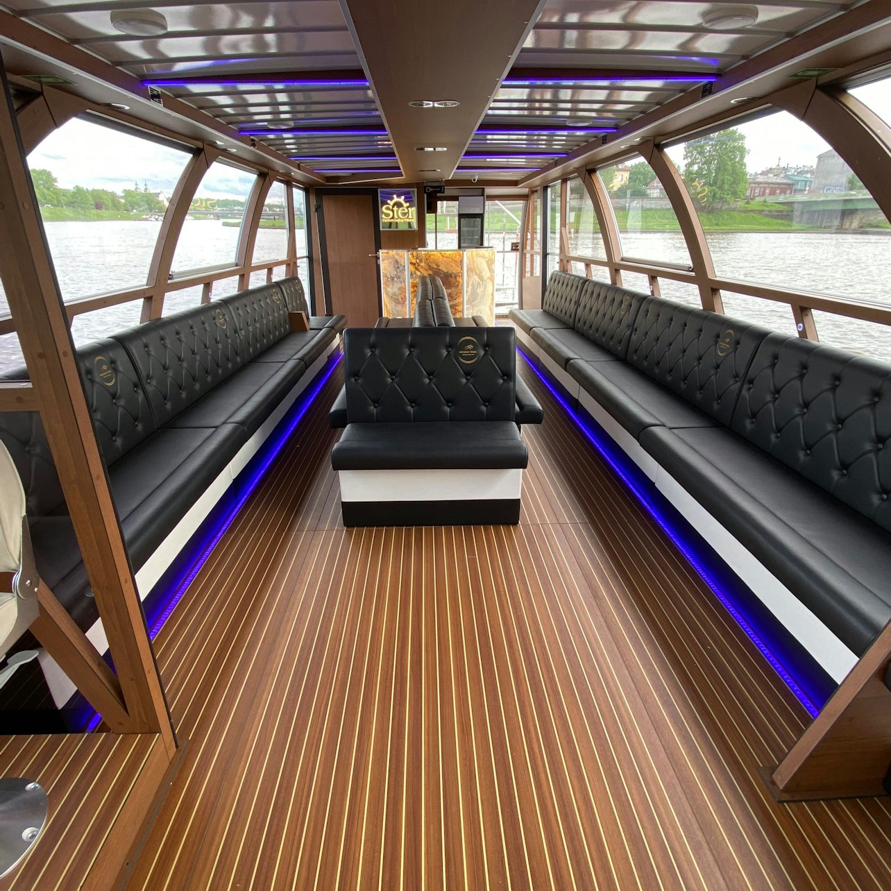 Krakow: Vistula River Cruise with Audio Guide & Panoramic Deck
