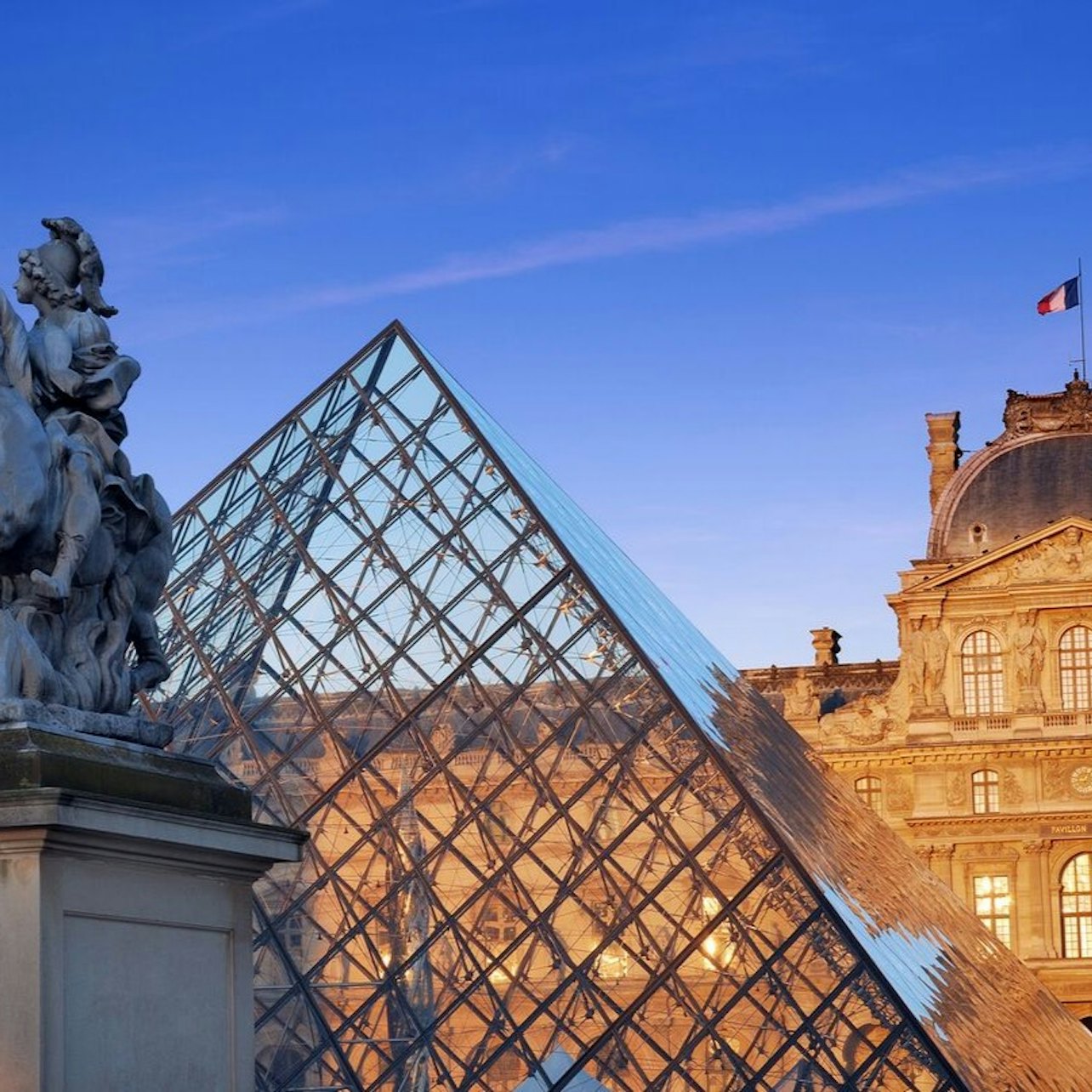 Paris: Guided Tour from London + Eiffel Tower Lunch + Seine River Cruise — gallery 4