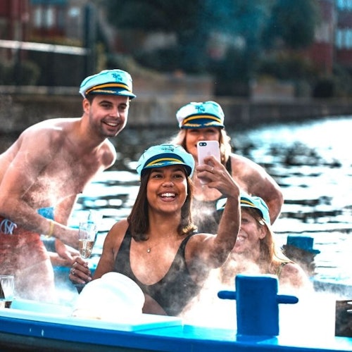 London: Hot Tub Boat Guided Historical Docklands Cruise — gallery 3