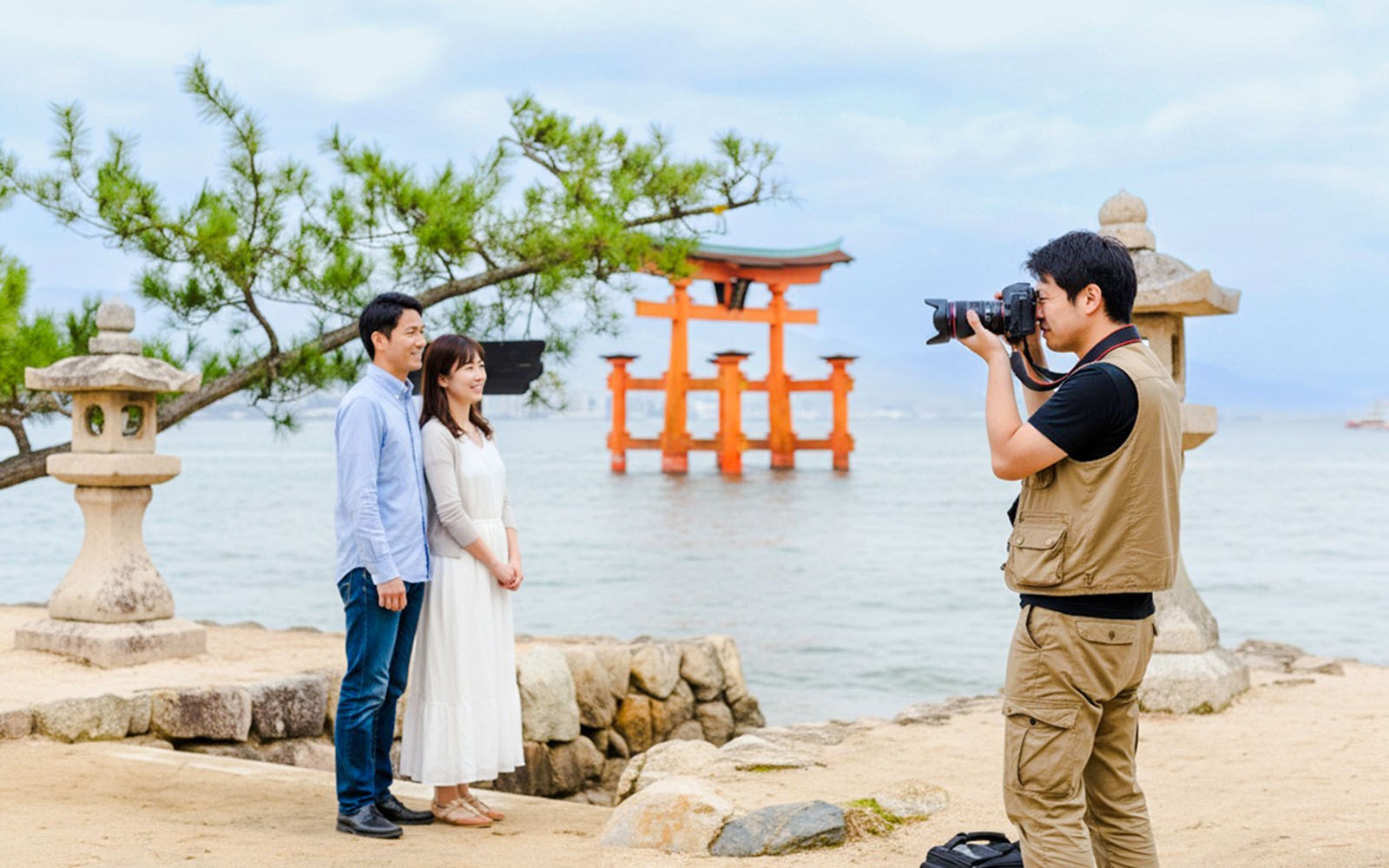 From Hiroshima: Hiroshima & Miyajima Small Group Tour with Professional Photos