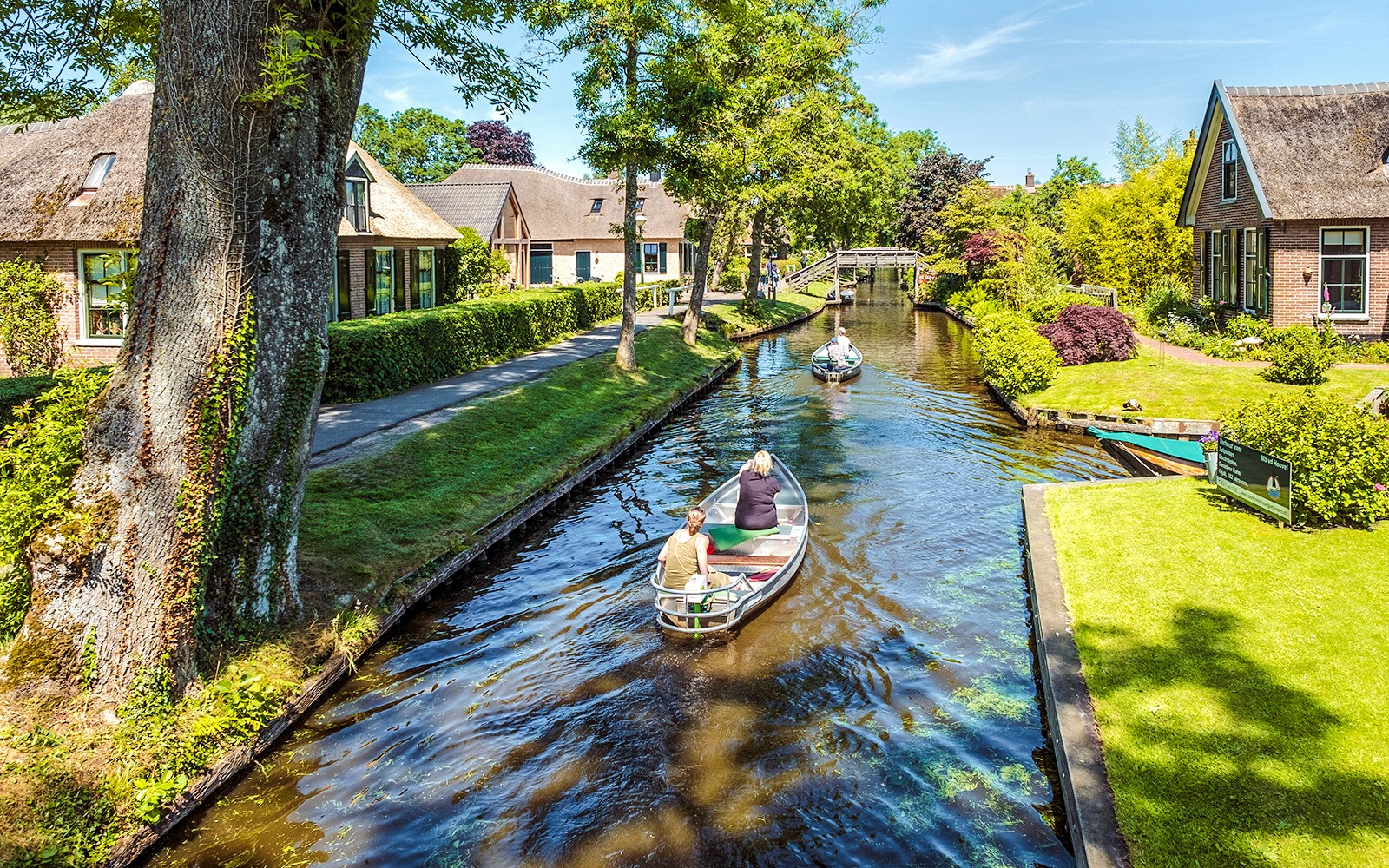 From Amsterdam: Giethoorn Small-Group Day Tour with Electric Boat Ride — gallery 1