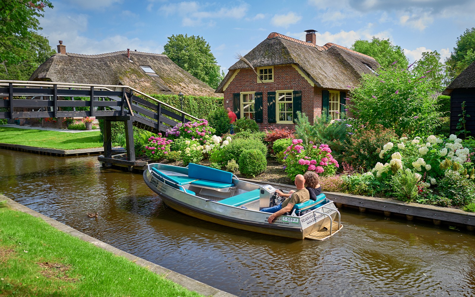 From Amsterdam: Giethoorn Day Trip with Boat Ride & Walking Tour — gallery 1