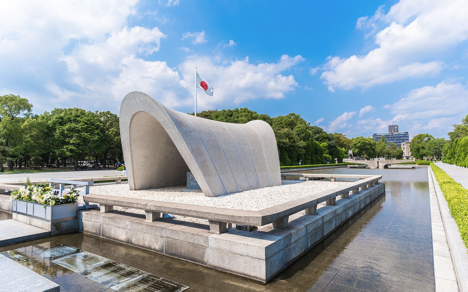 Guided Bus Tour of Hiroshima and Miyajima with Lunch