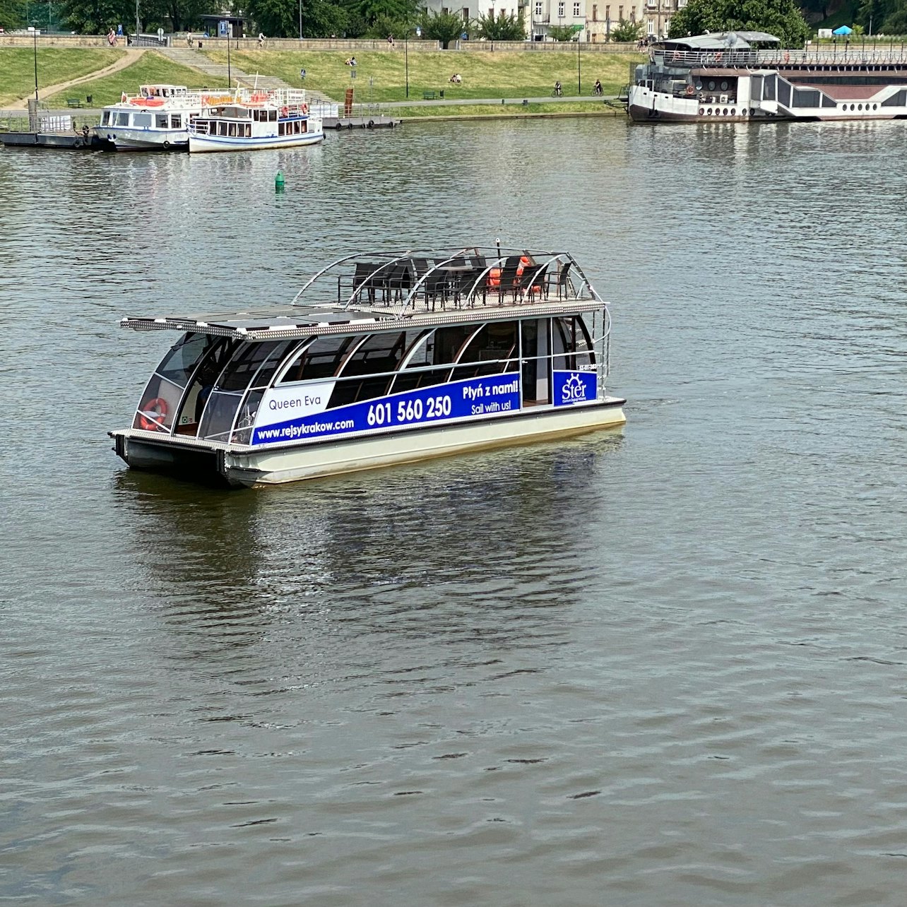 Krakow: Vistula River Cruise with Audio Guide & Panoramic Deck