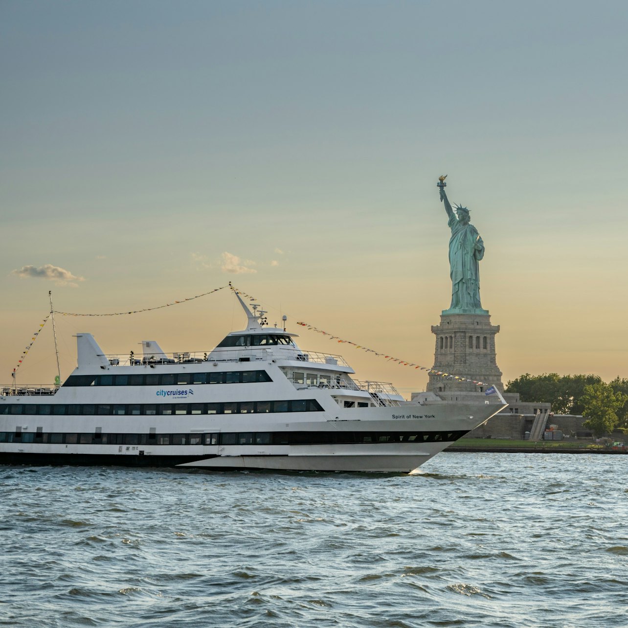 New York: Signature Brunch Cruise tickets at New York Sightseeing Cruises