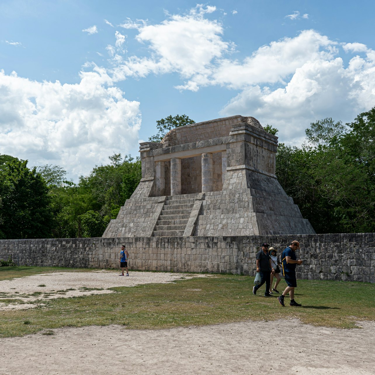 Chichén Itzá: Guided Tour from Cancún + Early Access + Optional Hotel Transfers